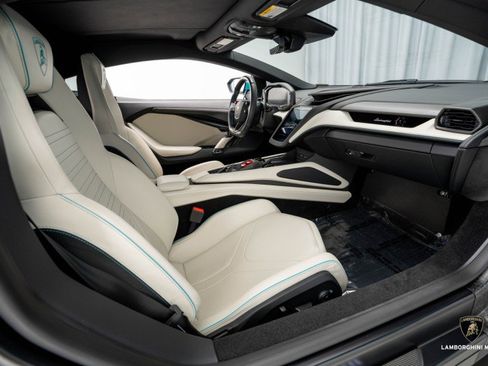 Used 2025 Lamborghini Revuelto image 53