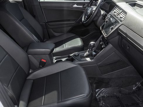 Used 2019 Volkswagen Tiguan SEL Premium R-Line AWD/4WD image 32