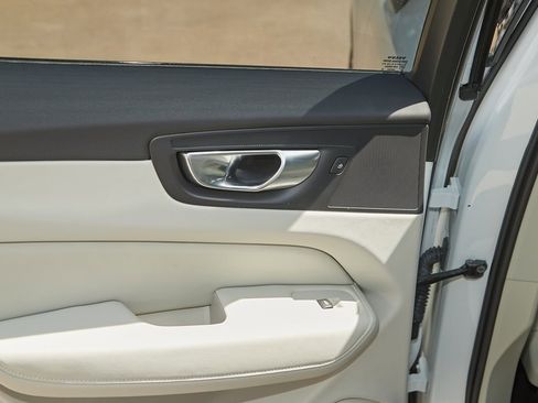 New 2025 Volvo XC60 B5 Plus w/ Protection Package Premier image 17