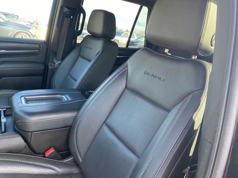 Used 2023 GMC Yukon Denali image 4