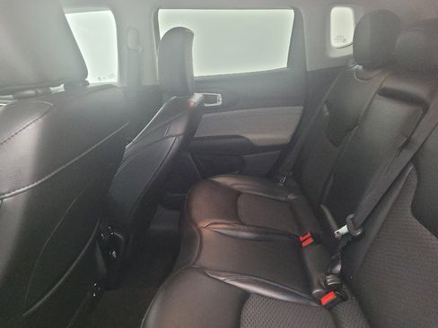 Used 2022 Jeep Compass Latitude AWD/4WD image 18