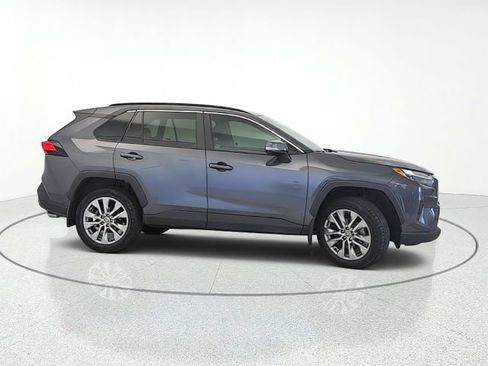Used 2022 Toyota RAV4 XLE Premium AWD/4WD image 7