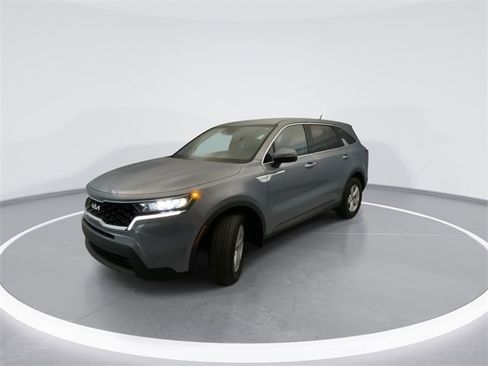 Used 2023 Kia Sorento LX image 8