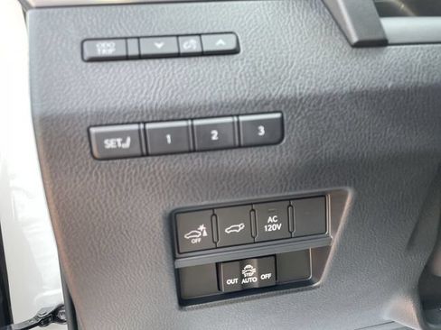 Used 2025 Lexus GX 550 w/ Accessory Package (2T) AWD/4WD image 25