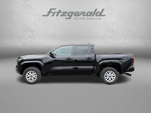 Used 2024 Toyota Tacoma SR5 AWD/4WD image 7
