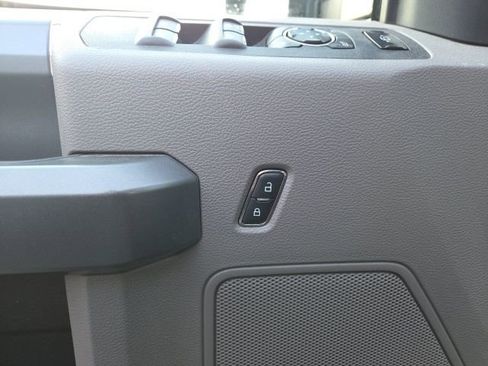 Used 2017 Ford F250 XLT w/ XLT Premium Package image 21