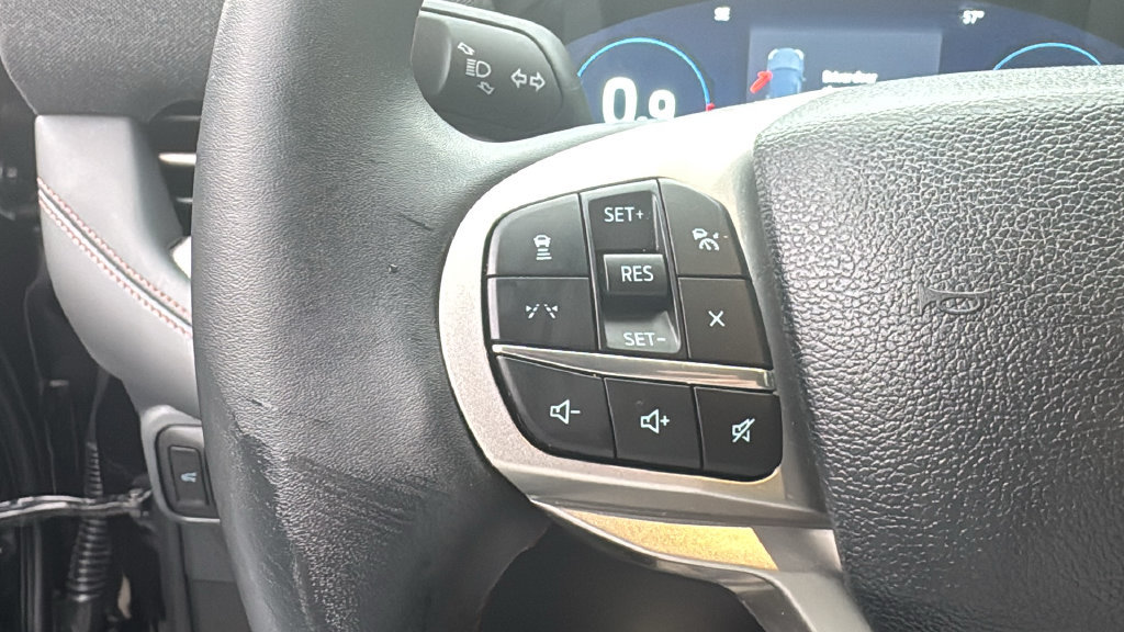 Used 2025 Ford Explorer Active AWD/4WD image 21