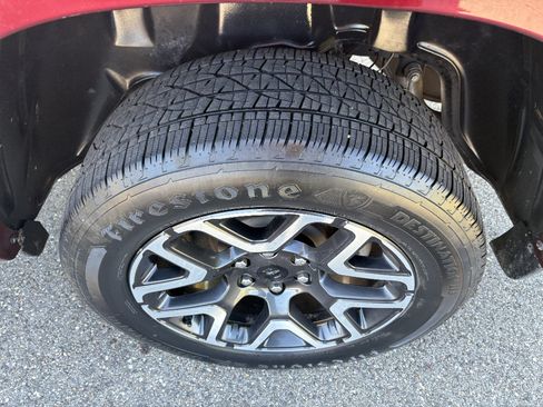 Used 2025 RAM 1500 Laramie AWD/4WD image 11