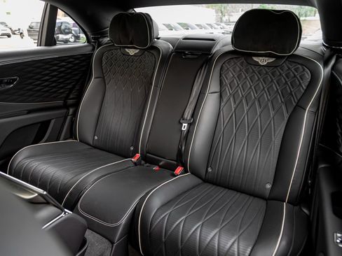 Certified 2022 Bentley Flying Spur V8 image 24