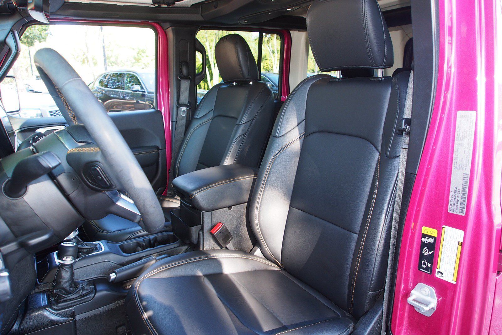 Used 2024 Jeep Wrangler Unlimited Sahara w/ Technology Group AWD/4WD image 16