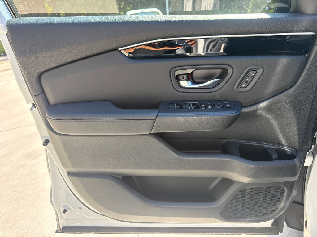 Certified 2025 Honda Pilot Touring image 14