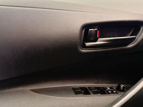 Used 2025 Toyota Corolla LE image 27