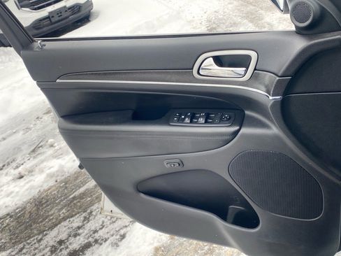 Used 2018 Jeep Grand Cherokee Limited image 23