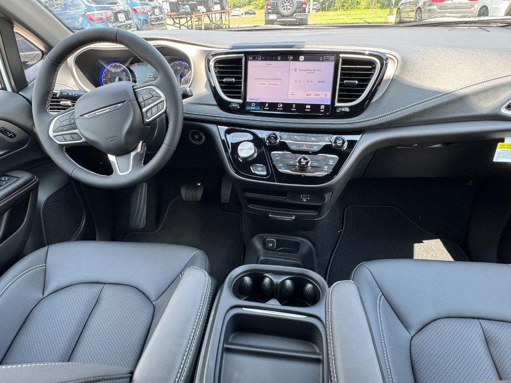 New 2027 Chrysler Pacifica Select FWD image 9