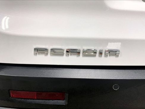 Used 2022 GMC Acadia AT4 w/ Technology Package image 42