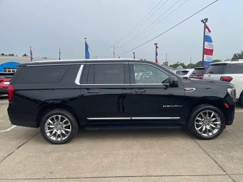 Certified 2024 GMC Yukon XL Denali w/ Advanced Technology Package AWD/4WD image 8