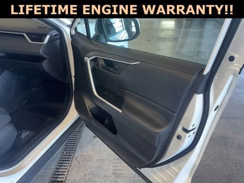 Used 2021 Toyota RAV4 LE image 29