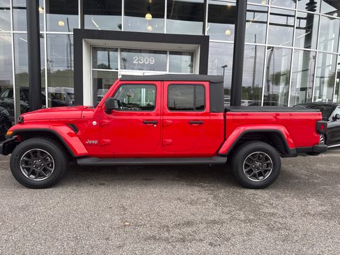 Used 2021 Jeep Gladiator Overland w/ Trailer Tow Package AWD/4WD image 4