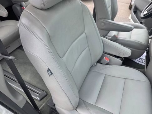 Used 2017 Toyota Sienna XLE w/ XLE Navigation Package image 22