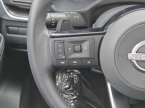 Used 2023 Nissan Rogue SV w/ SV Premium B Package image 19