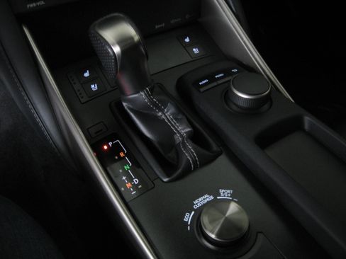 Used 2020 Lexus IS 350 F Sport w/ F Sport Package image 18