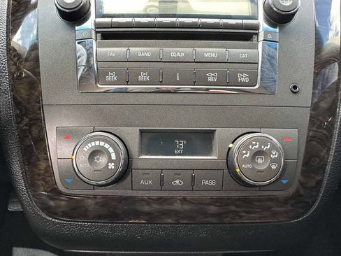 Used 2011 Cadillac DTS Limousine image 22