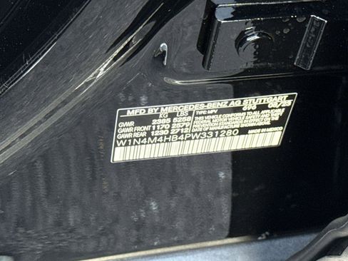 Used 2023 Mercedes-Benz GLB 250 4MATIC w/ Premium Package image 29