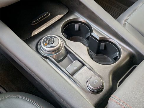 Used 2025 Ford Explorer Active w/ Active Comfort Package image 14