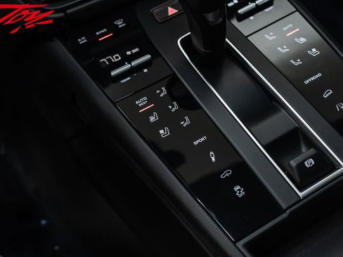 Used 2022 Porsche Macan S image 40