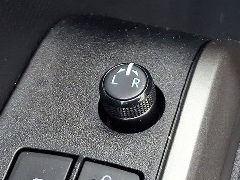 Used 2020 Toyota Tacoma SR5 AWD/4WD image 27
