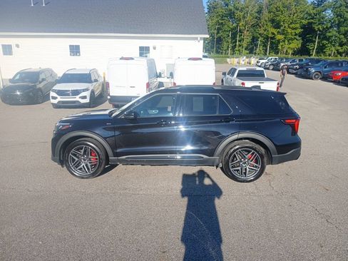 Used 2025 Ford Explorer ST-Line w/ ST-Line Street Pack AWD/4WD image 2