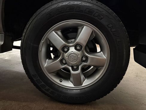 Used 2007 Toyota Land Cruiser image 32