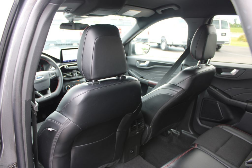 Used 2025 Ford Escape ST-Line FWD image 24
