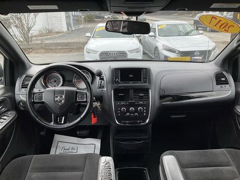 Used 2017 Dodge Grand Caravan SE image 16