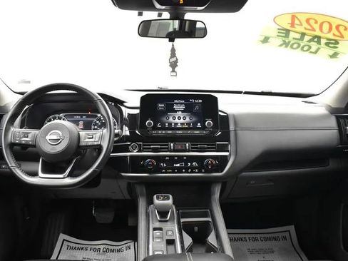 Used 2024 Nissan Pathfinder SV image 19