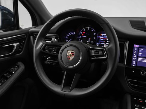 Used 2023 Porsche Macan AWD/4WD image 28