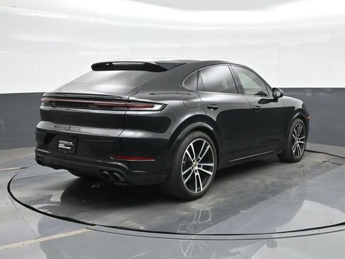 Certified 2024 Porsche Cayenne Coupe AWD/4WD image 7