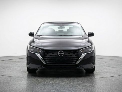 Used 2025 Nissan Sentra SV FWD image 2