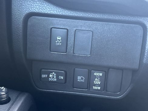 Used 2021 Toyota Tacoma TRD Off-Road image 9