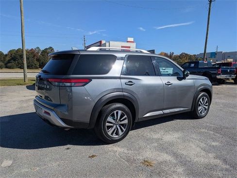 Used 2023 Nissan Pathfinder SL image 5
