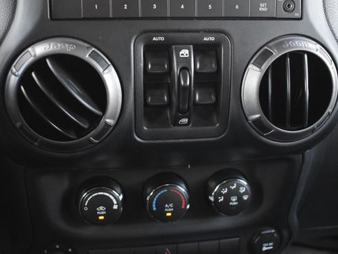 Used 2018 Jeep Wrangler Unlimited Sport S image 26