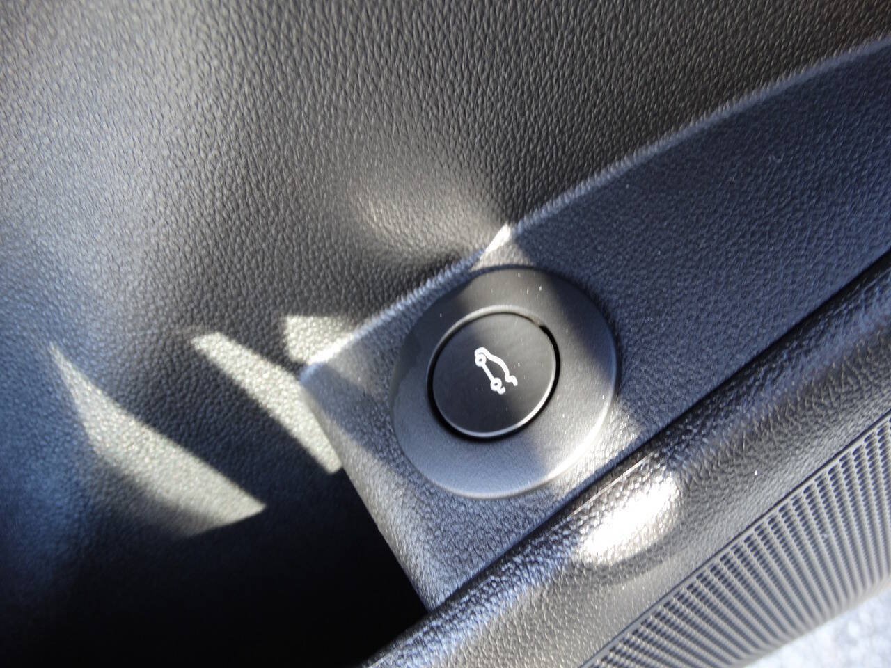 Used 2018 Buick LaCrosse Premium w/ Sun and Shade Package FWD image 18