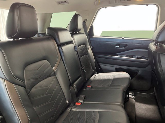 Used 2023 Nissan Pathfinder Platinum w/ Cargo Package FWD image 14