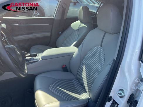 Used 2022 Toyota Camry SE image 25