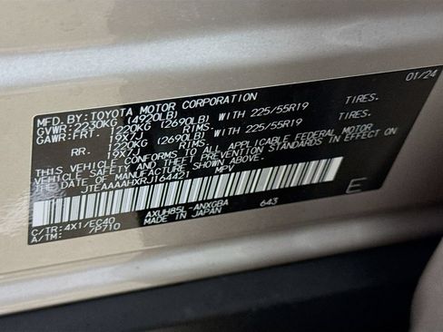 Used 2024 Toyota Venza XLE AWD/4WD image 30