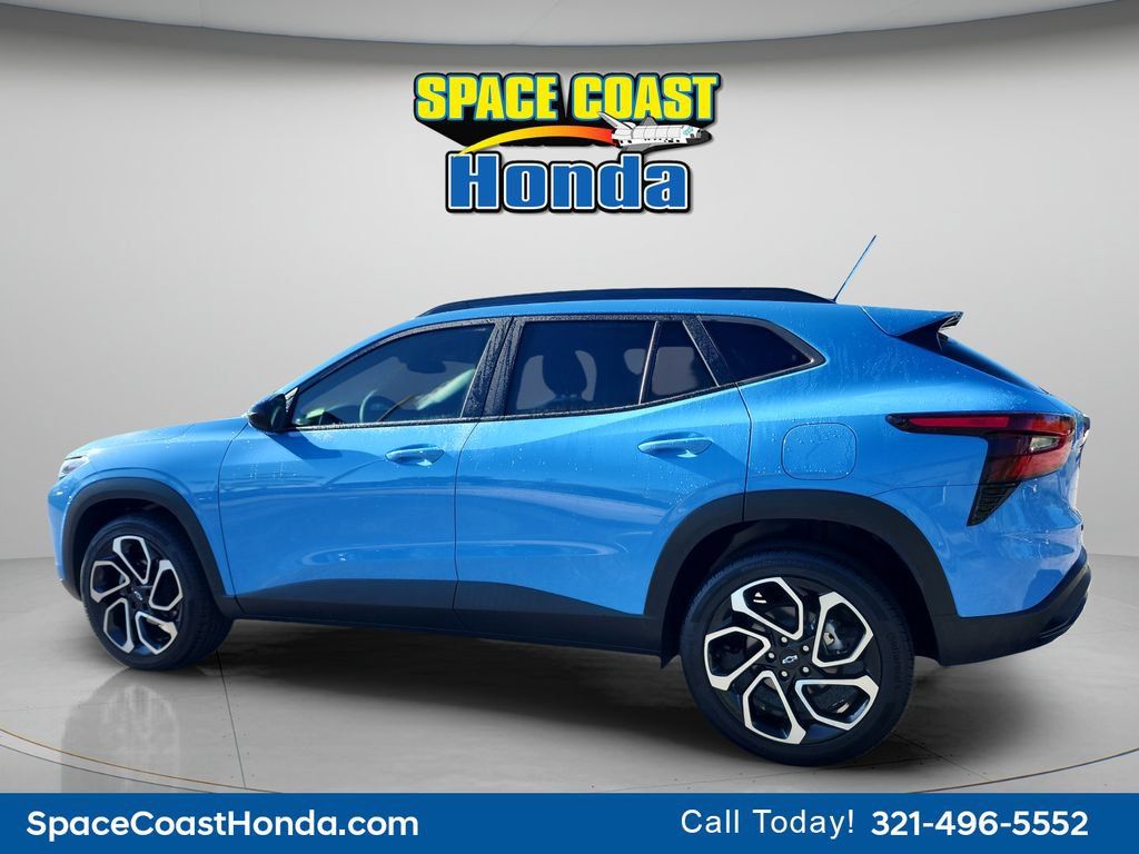 Used 2024 Chevrolet Trax RS w/ Sunroof Package FWD image 11