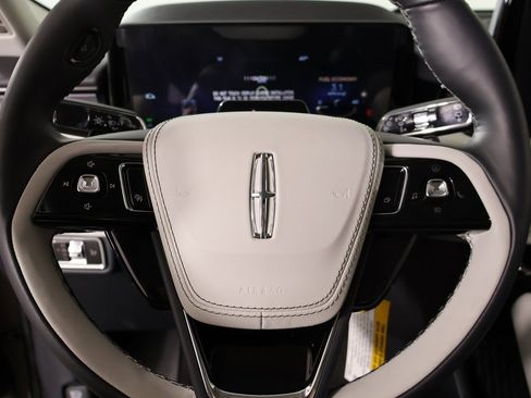 New 2026 Lincoln Aviator Premiere image 3
