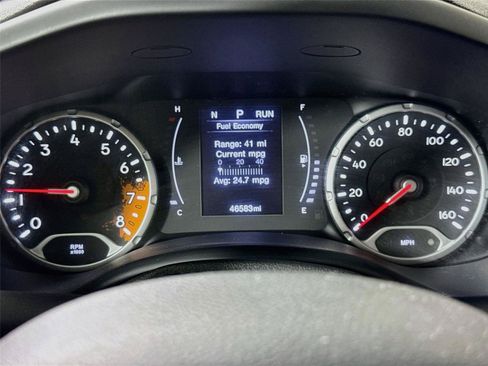 Used 2017 Jeep Renegade Latitude w/ Cold Weather Group AWD/4WD image 11