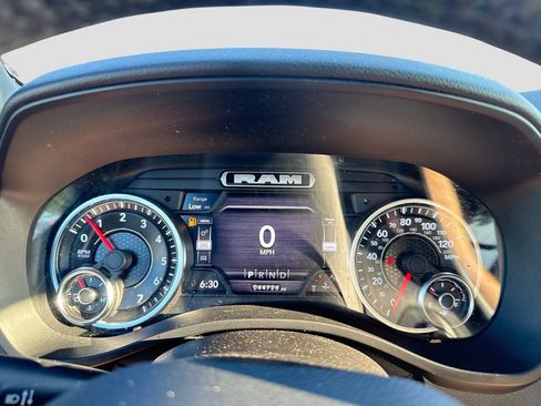 Used 2022 RAM 1500 Big Horn AWD/4WD image 19