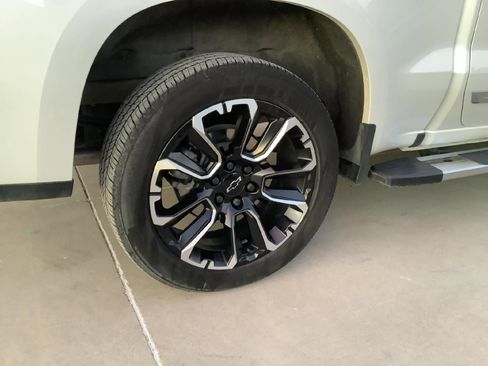 Used 2024 Chevrolet Silverado 1500 High Country w/ Technology Package image 9